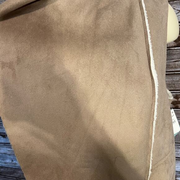 NWT Susina Vest faux fur Nordstroms Size large - Picture 2 of 6